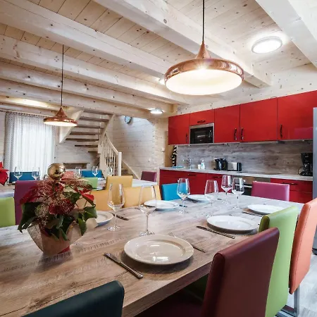 Spacious Chalet With Jacuzzi In Σαλέ