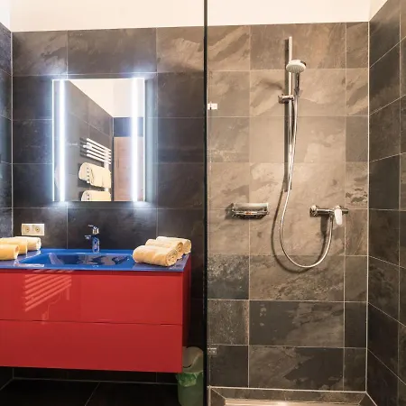 Spacious Chalet With Jacuzzi In Σαλέ