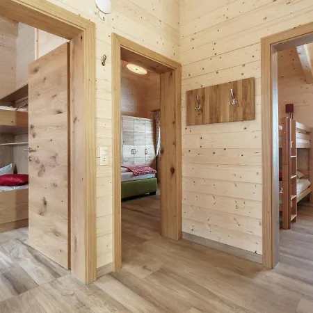 Spacious Chalet With Jacuzzi In * Kaprun